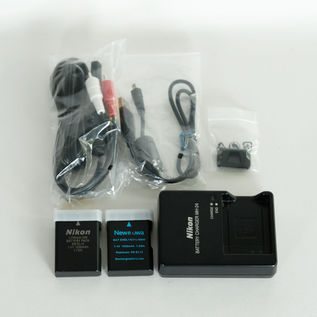 Nikon D5200 ボディ レッド Nikon D5200 ボディ レッド