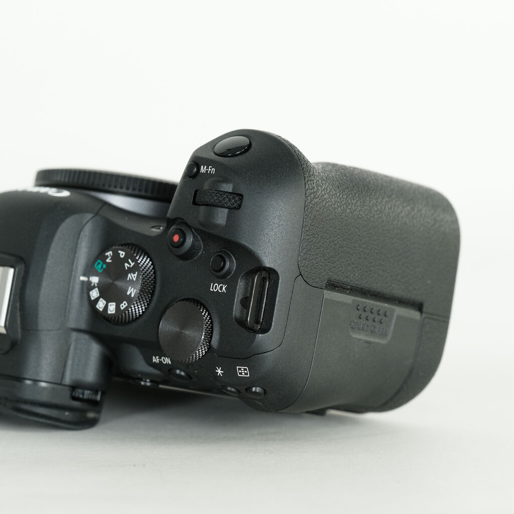 Canon EOS R6 Canon EOS R6