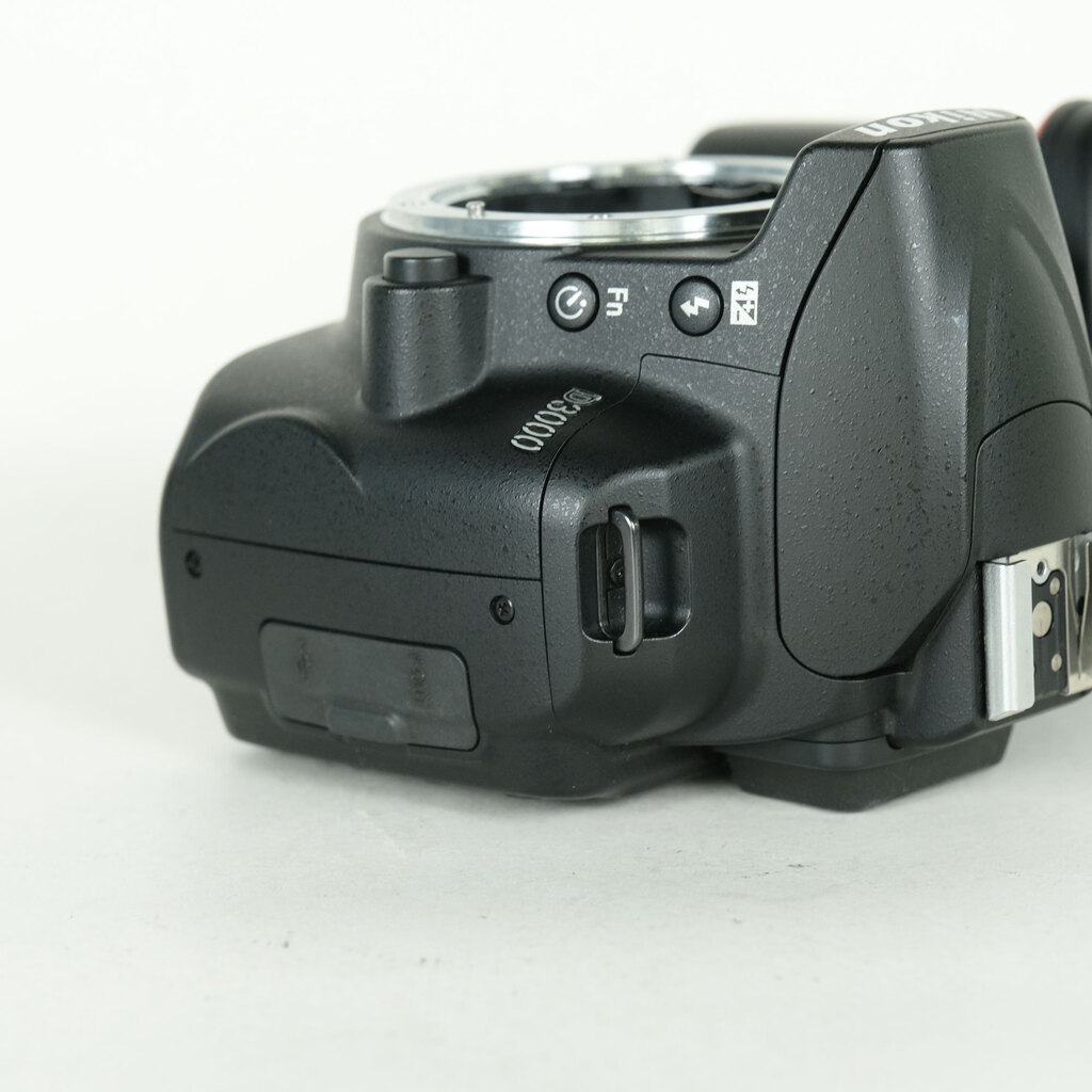 Nikon D3000 ボディの出品 | ONE SCENE（ワンシーン）