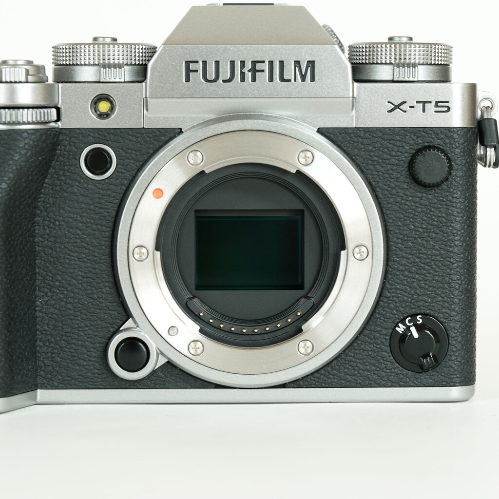 FUJIFILM X-T5