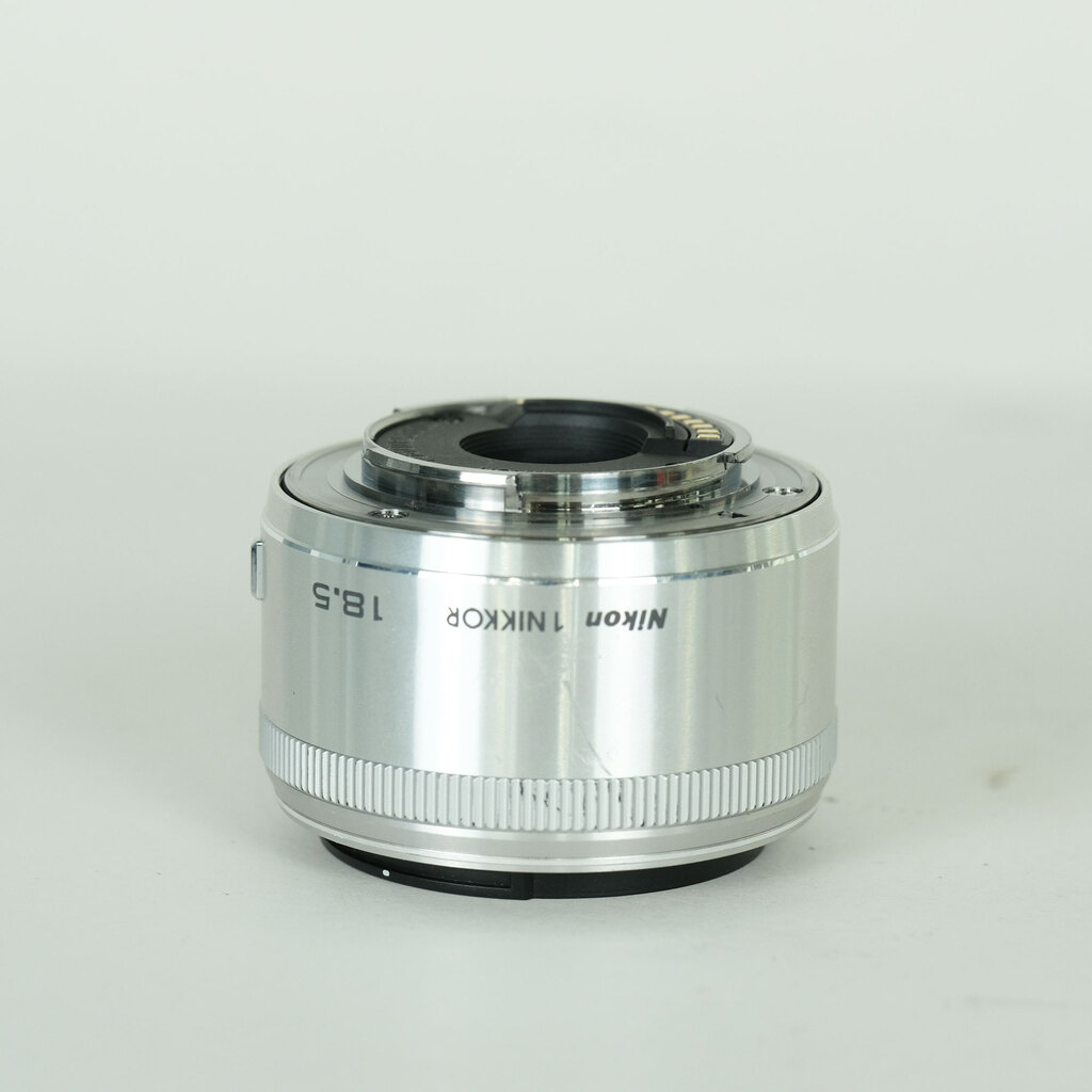 Nikon 1 NIKKOR 18.5/1.8 シルバーの出品 | ONE SCENE（ワンシーン）
