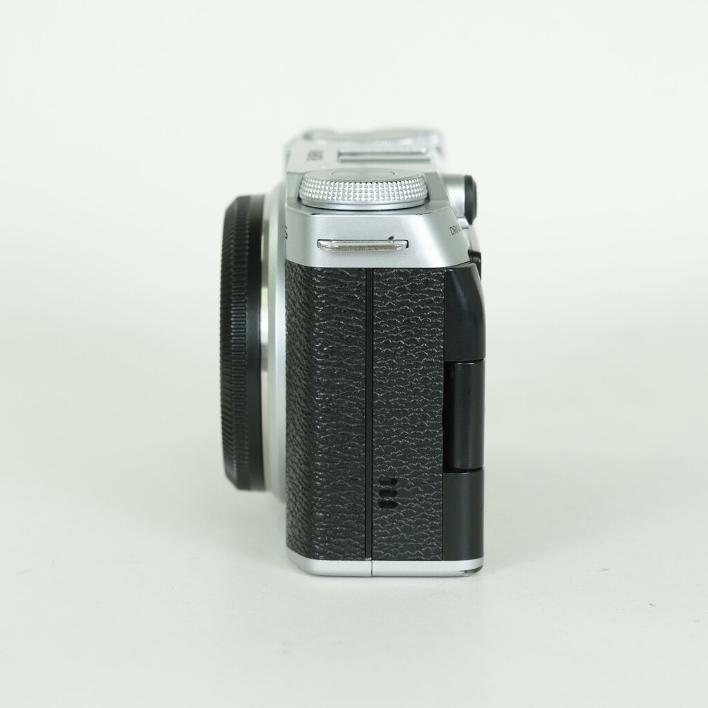 FUJIFILM X-M5