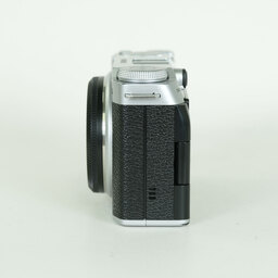 FUJIFILM X-M5