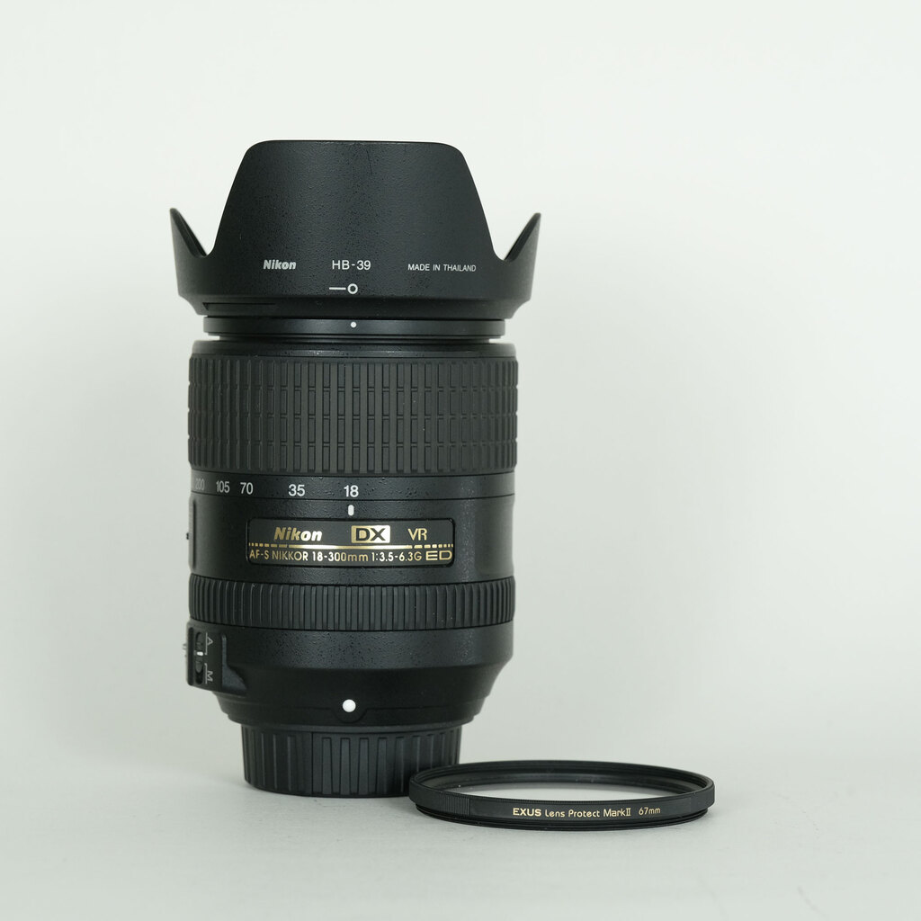 Nikon AF-S DX NIKKOR 18-300mm f/3.5-6.3G ED VR Nikon AF-S DX NIKKOR 18-300mm f/3.5-6.3G ED VR