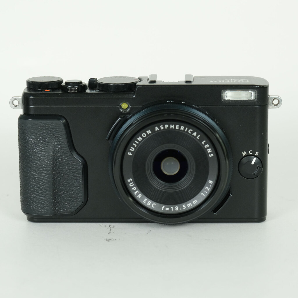 FUJIFILM X70 �u���b�N