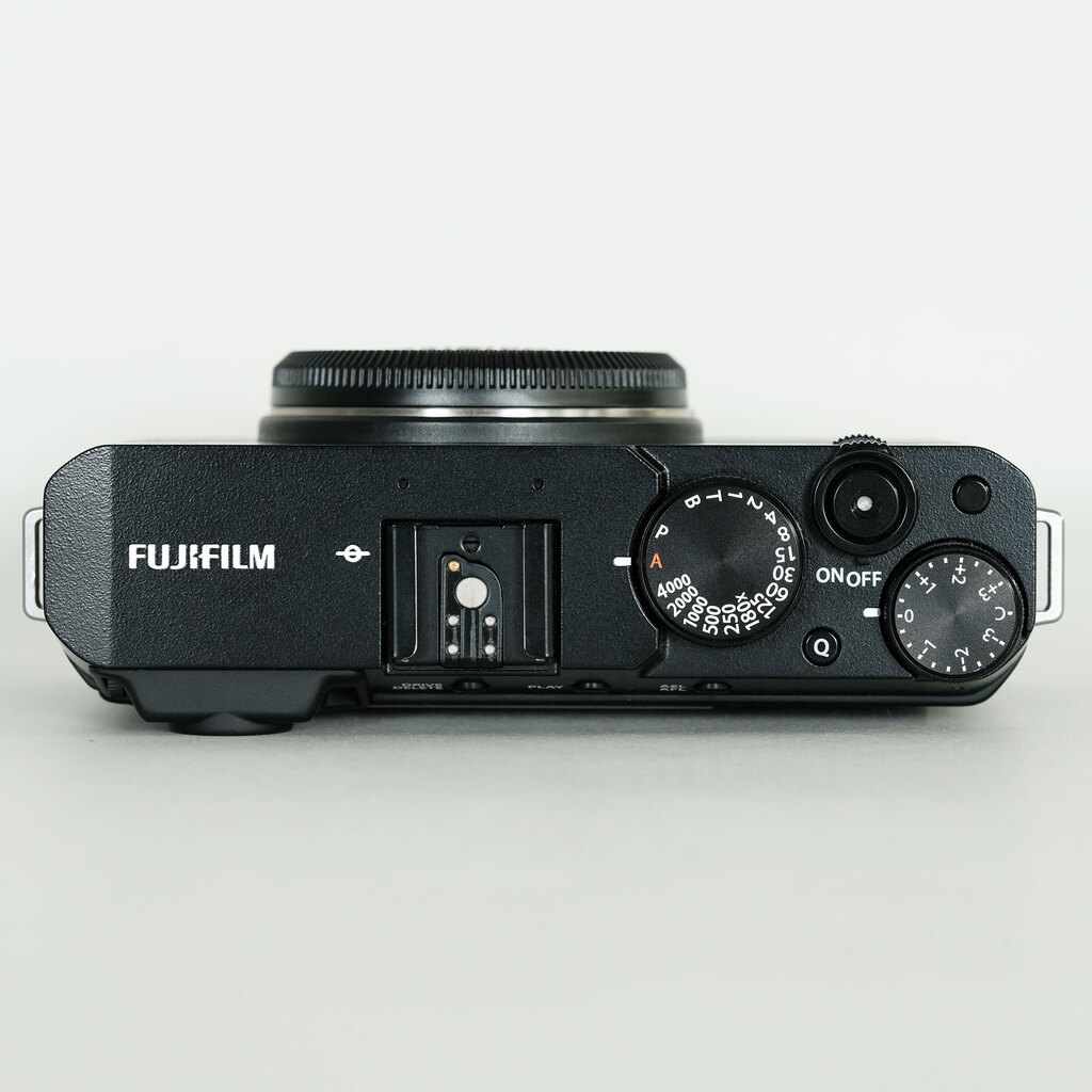 FUJIFILM X-E4