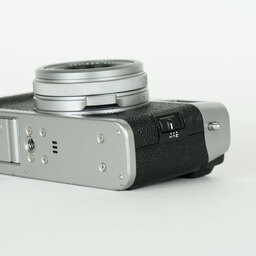 FUJIFILM X100F シルバー FUJIFILM X100F シルバー