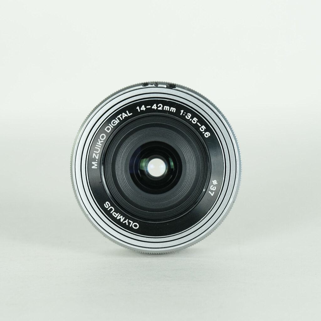 OLYMPUS M.ZUIKO DIGITAL ED 14-42mm F3.5-5.6 EZ シルバーの出品