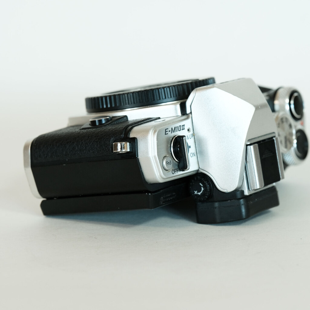 OLYMPUS OM-D E-M10 Mark II OLYMPUS OM-D E-M10 Mark II