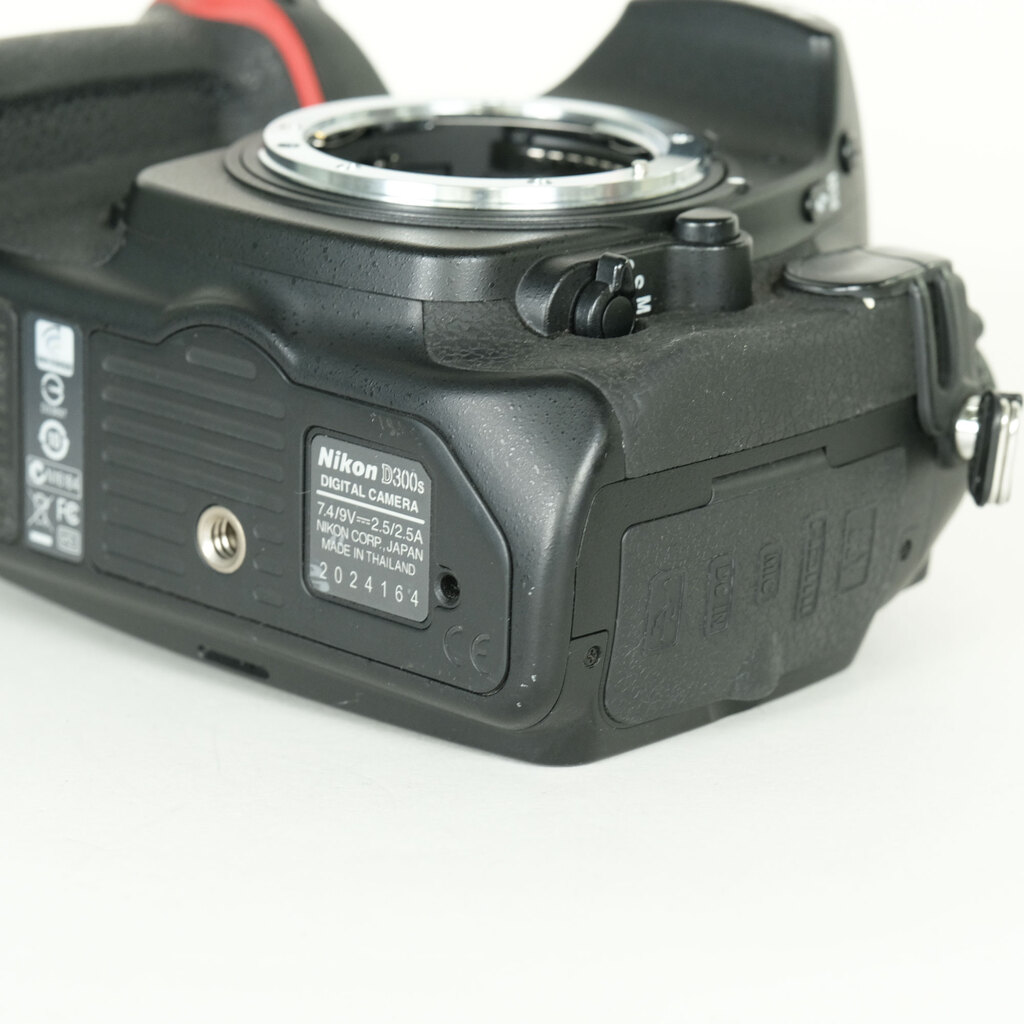 【美品】Nikon D300s ボディ Nikon D300S ボディの出品 | ONE SCENE（ワンシーン）