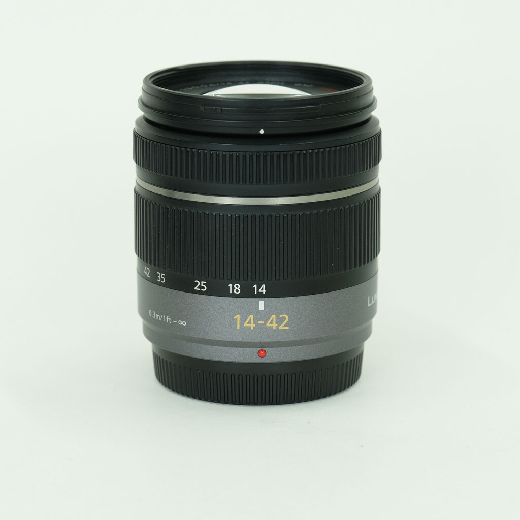 Panasonic LUMIX G VARIO 14-42mm F3.5-5.6 ASPH./MEGA O.I.S. Panasonic LUMIX G VARIO 14-42mm F3.5-5.6 ASPH./MEGA O.I.S.