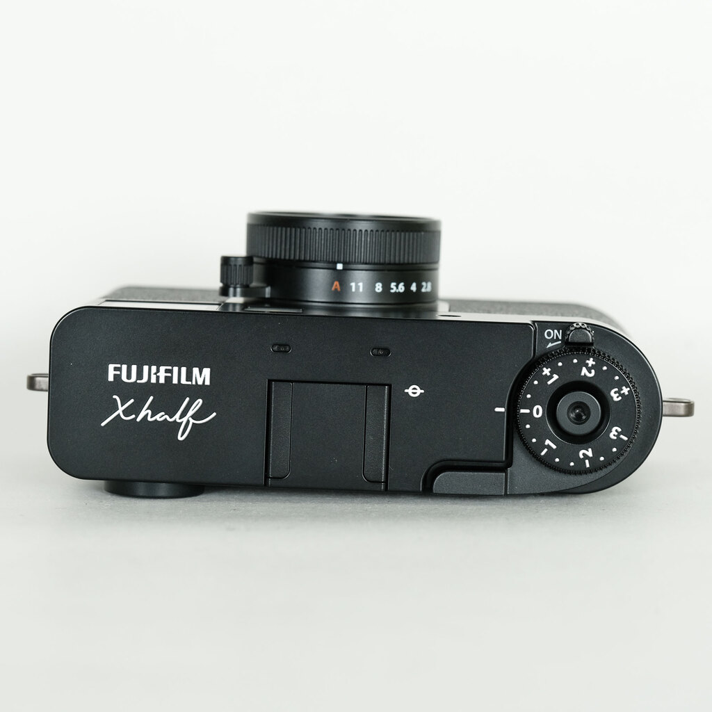 FUJIFILM X half X-HF1