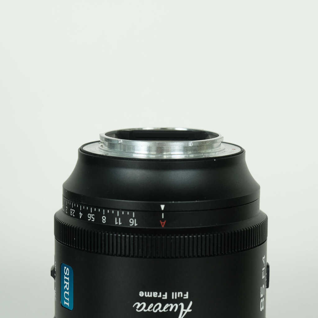 SIRUI AURORA 85mm F1.4 [ソニーE用]の出品 | ONE SCENE（ワンシーン）