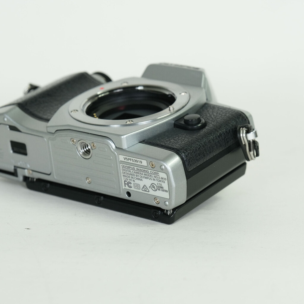 OLYMPUS OM-D E-M10 ボディ シルバー