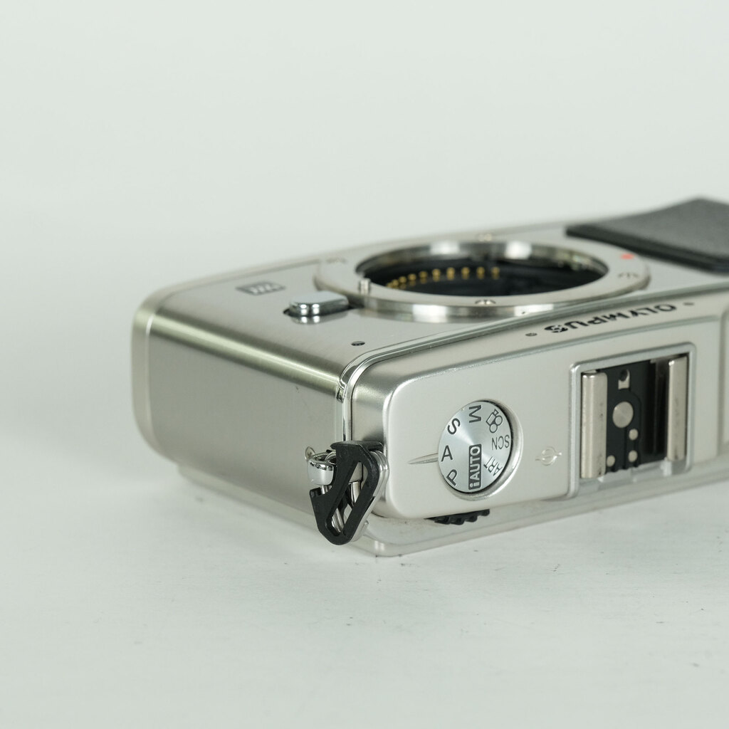 OLYMPUS PEN E-P1 ボディ シルバーの出品 | ONE SCENE（ワンシーン）