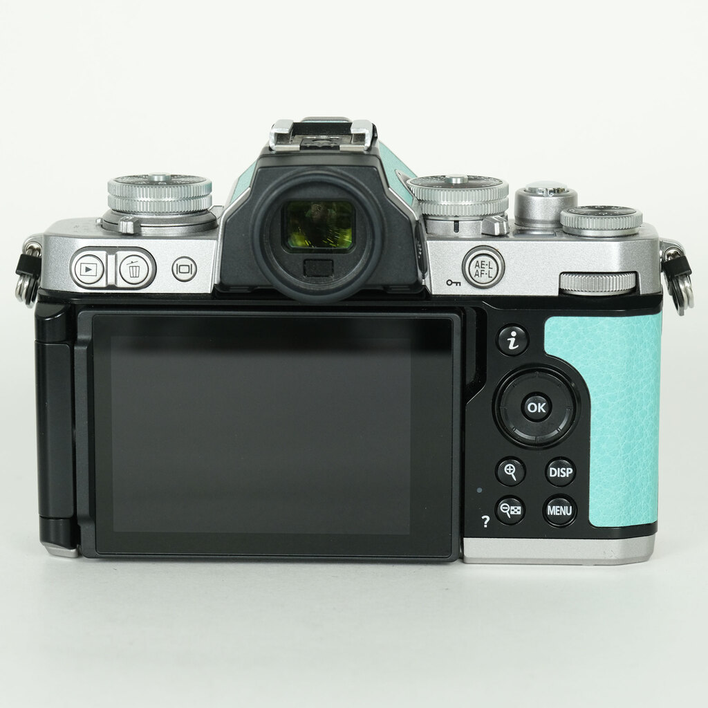 Nikon Z fc ボディ シルバー プレミアムエクステリア張替済み Nikon Z fc ボディ シルバー プレミアムエクステリア張替済み