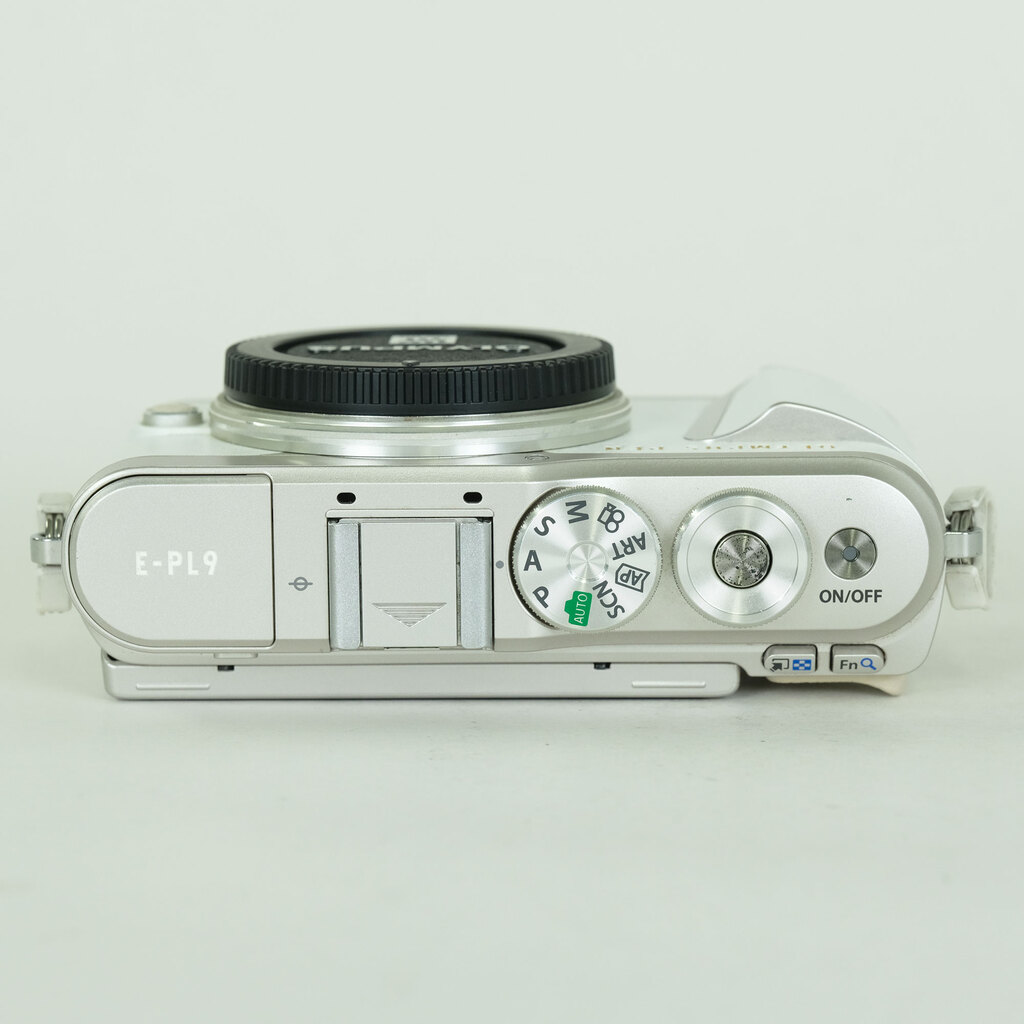 OLYMPUS PEN E-PL9