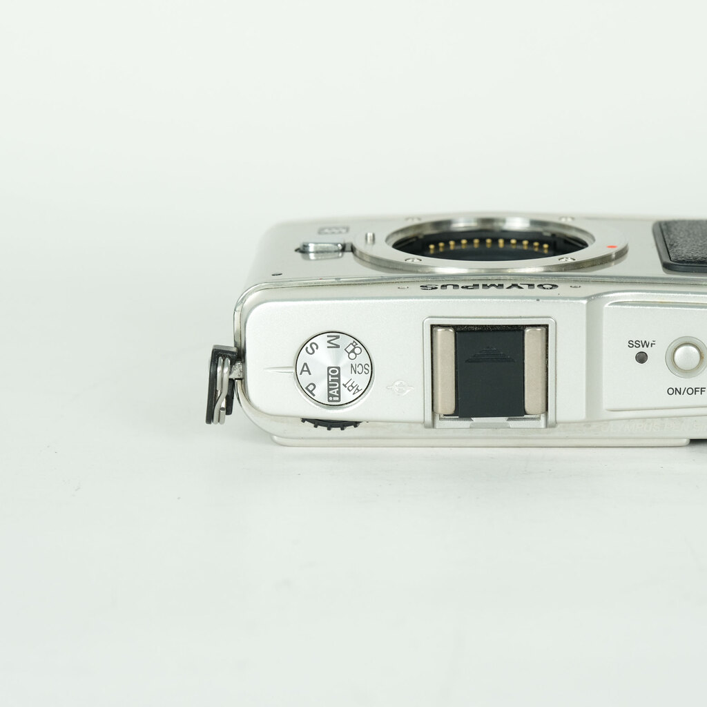 OLYMPUS PEN E-P1 ボディ シルバーの出品 | ONE SCENE（ワンシーン）
