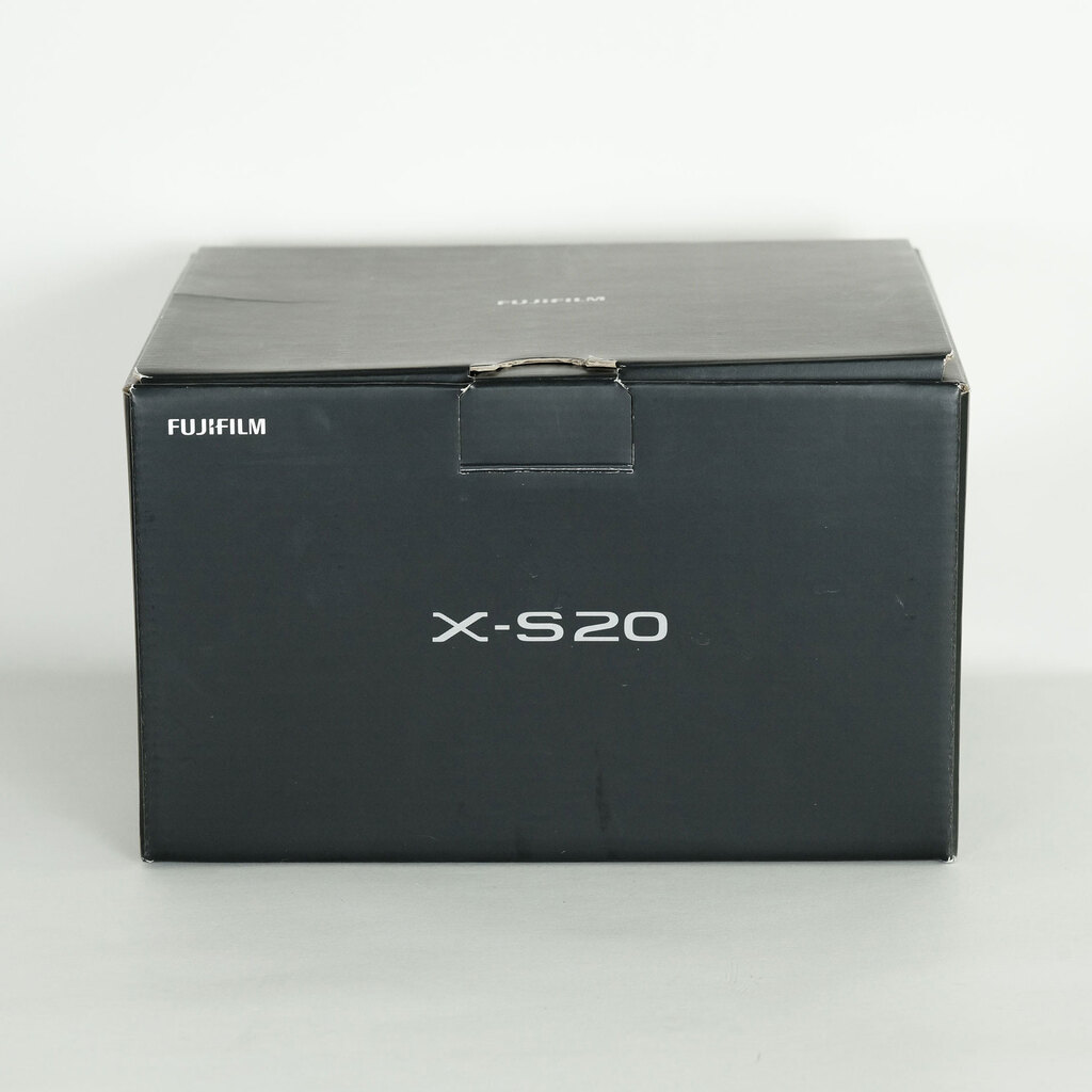 FUJIFILM X-S20