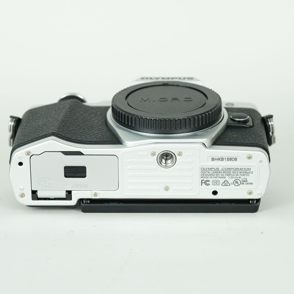 OLYMPUS OM-D E-M10 Mark II