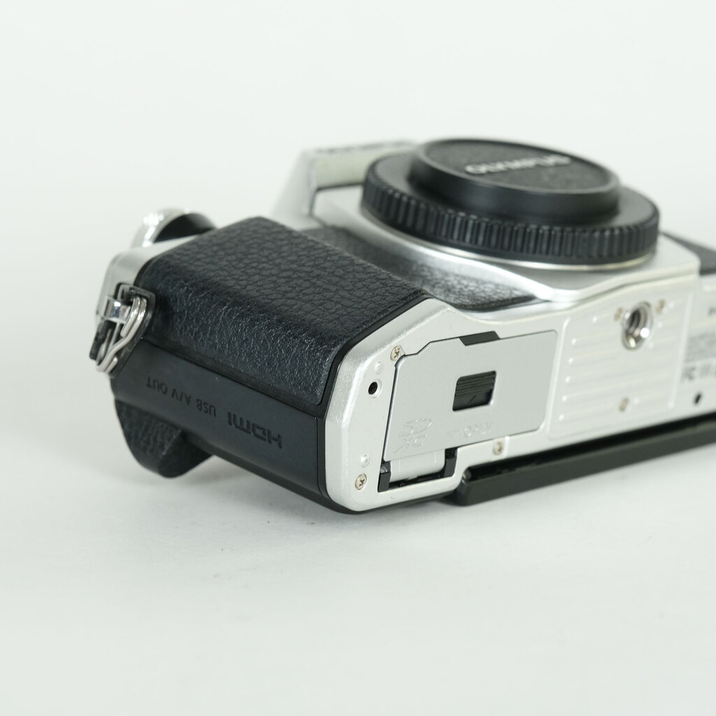 OLYMPUS OM-D E-M10 Mark II