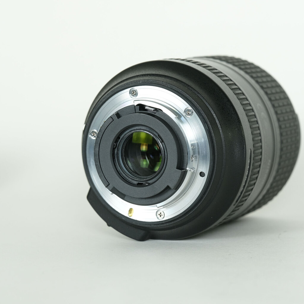 Nikon AF-S DX NIKKOR 18-300mm f/3.5-6.3G ED VR Nikon AF-S DX NIKKOR 18-300mm f/3.5-6.3G ED VR