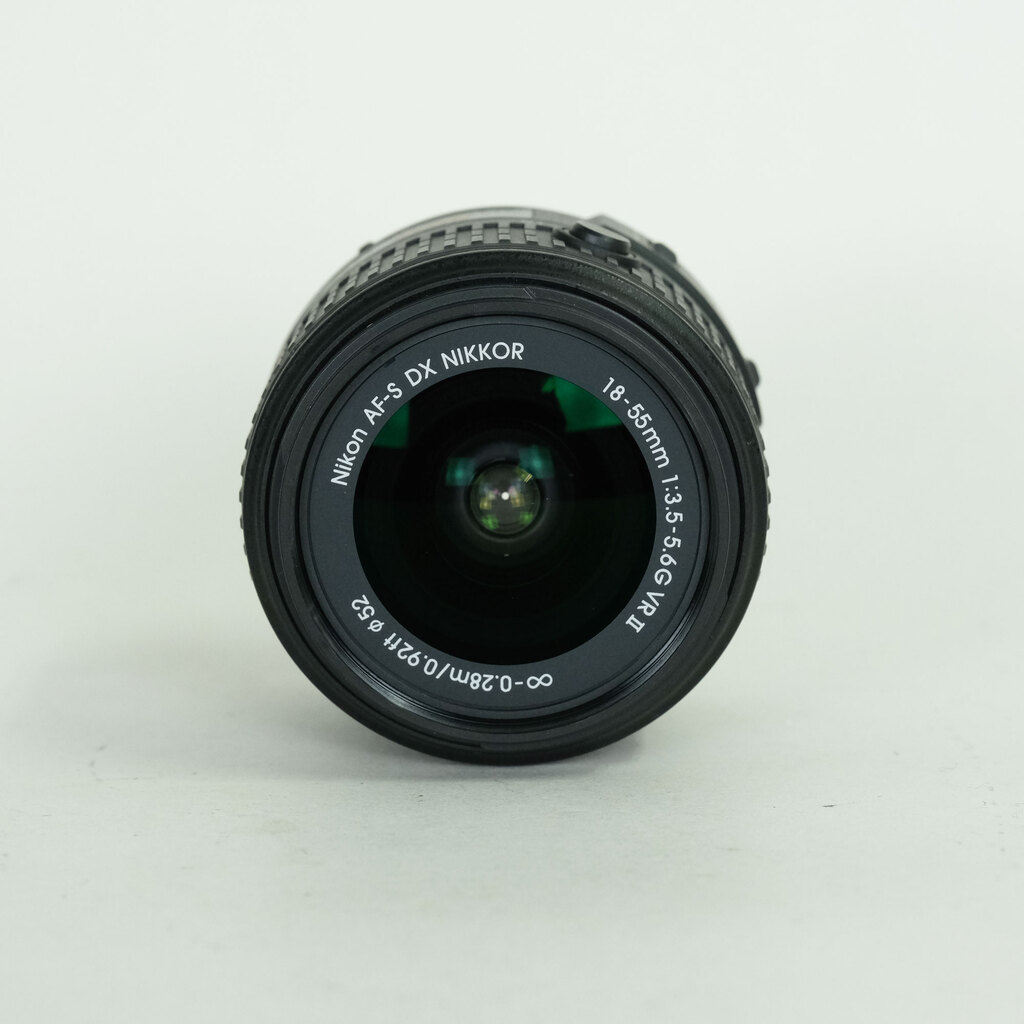 Nikon AF-S DX NIKKOR 18-55mm f3.5-5.6G VR II Nikon AF-S DX NIKKOR 18-55mm f3.5-5.6G VR II