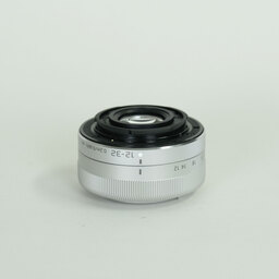 Panasonic LUMIX G VARIO 12-32mm / F3.5-5.6 ASPH. / MEGA O.I.S.