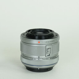 OLYMPUS M.ZUIKO DIGITAL 14-42mm F3.5-5.6IIR シルバー OLYMPUS M.ZUIKO DIGITAL 14-42mm F3.5-5.6IIR シルバー