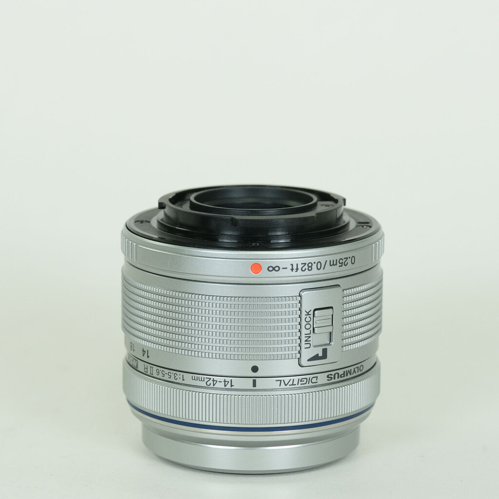 OLYMPUS M.ZUIKO DIGITAL 14-42mm F3.5-5.6IIR シルバー