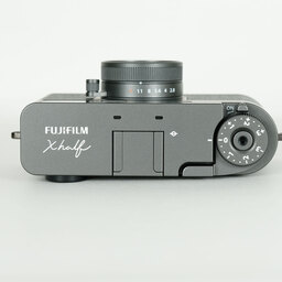 FUJIFILM X half X-HF1