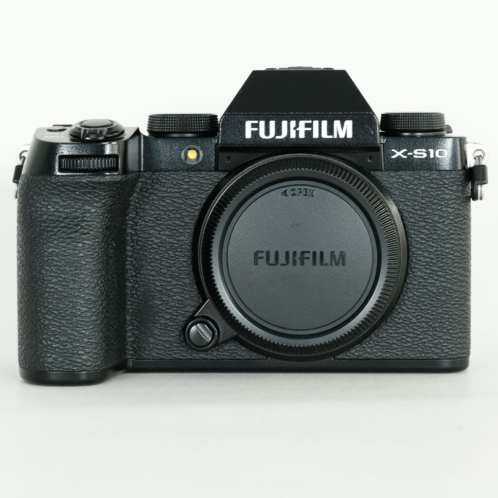 FUJIFILM X-S10