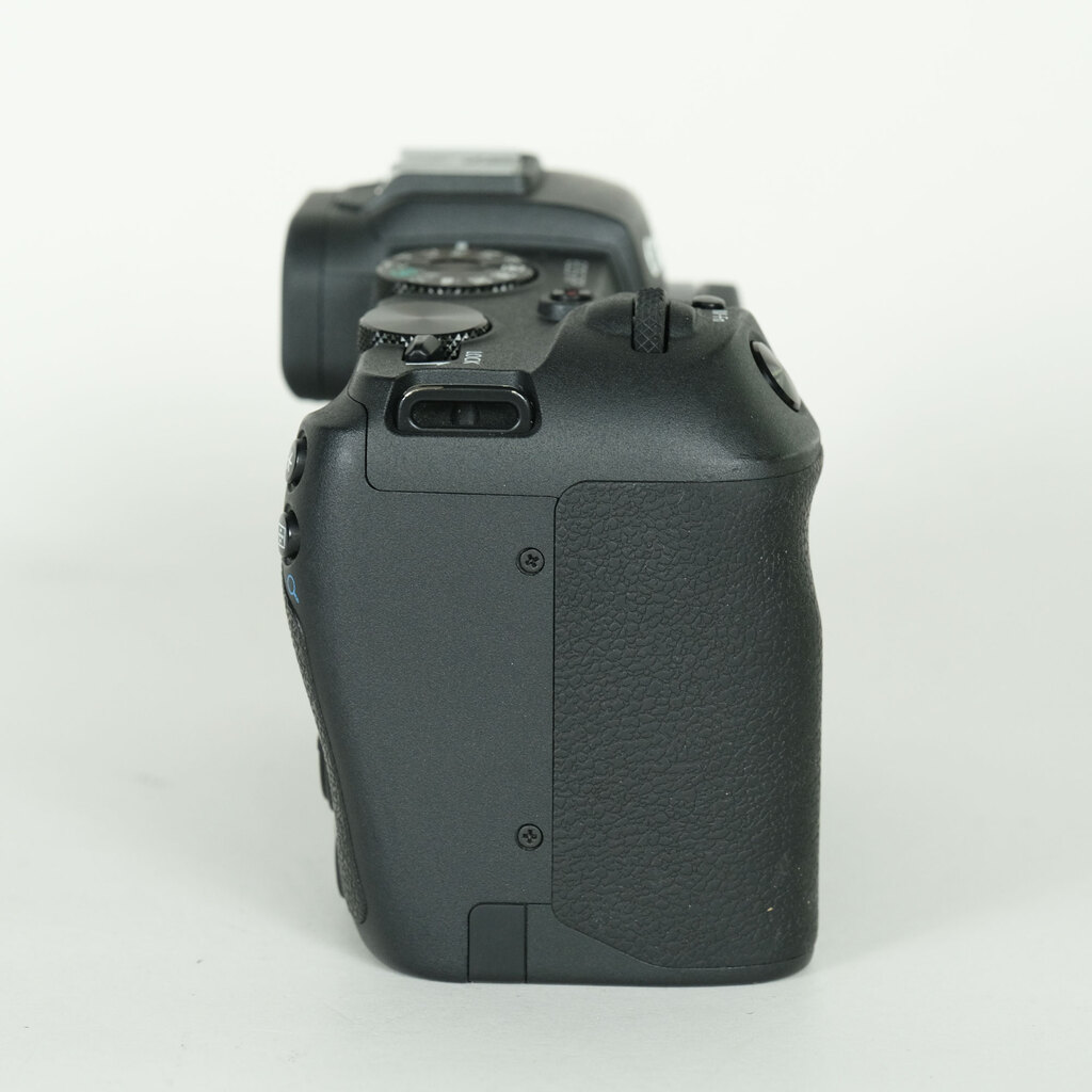 Canon EOS RP [�{�f�B]