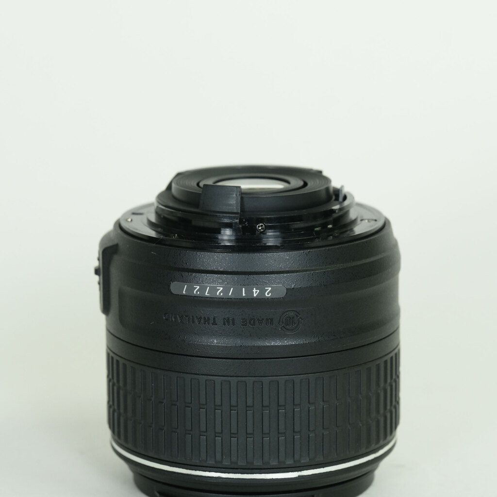 Nikon AF-S DX NIKKOR 18-55mm f3.5-5.6G VR II Nikon AF-S DX NIKKOR 18-55mm f3.5-5.6G VR II