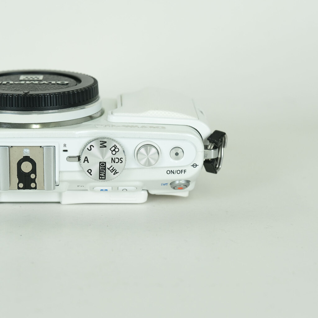 OLYMPUS PEN Lite E-PL6 ボディ ホワイト OLYMPUS PEN Lite E-PL6 ボディ ホワイト