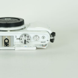 OLYMPUS PEN Lite E-PL6 ボディ ホワイト OLYMPUS PEN Lite E-PL6 ボディ ホワイト