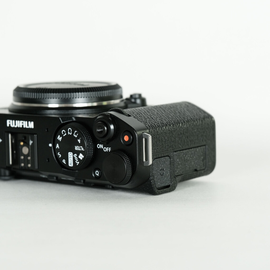 FUJIFILM X-M5