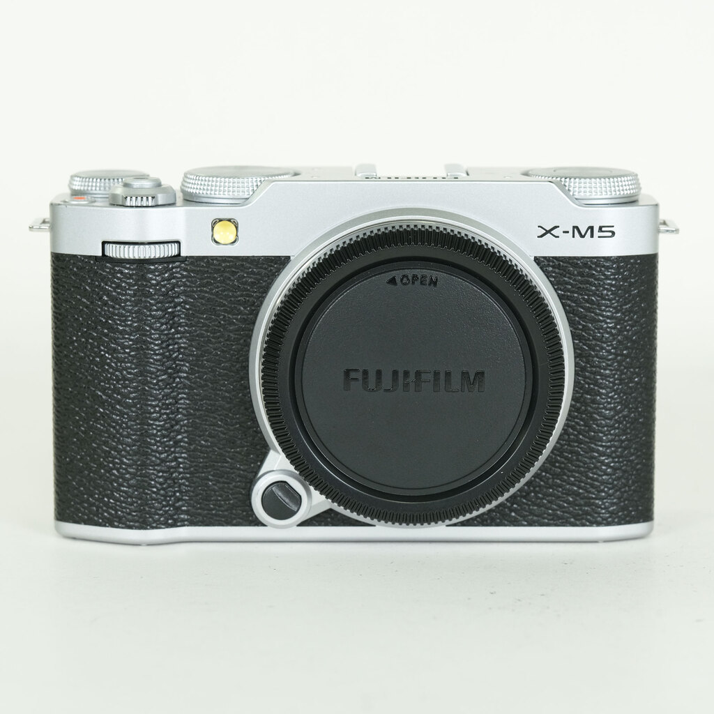 FUJIFILM X-M5