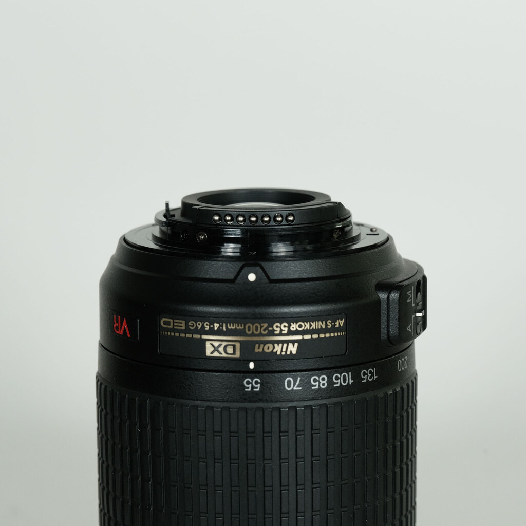 Nikon AF-S DX VR Zoom-Nikkor 55-200mm F4-5.6G IF-ED Nikon AF-S DX VR Zoom-Nikkor 55-200mm F4-5.6G IF-ED