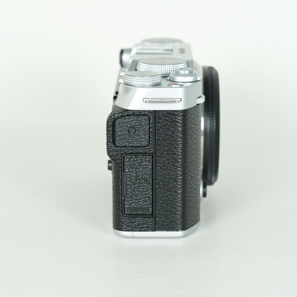 FUJIFILM X-M5 [�{�f�B �V���o�[]