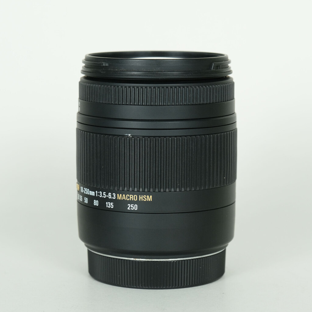 SIGMA 18-250mm F3.5-6.3 DC MACRO OS HSM (�L���m��EF�p)