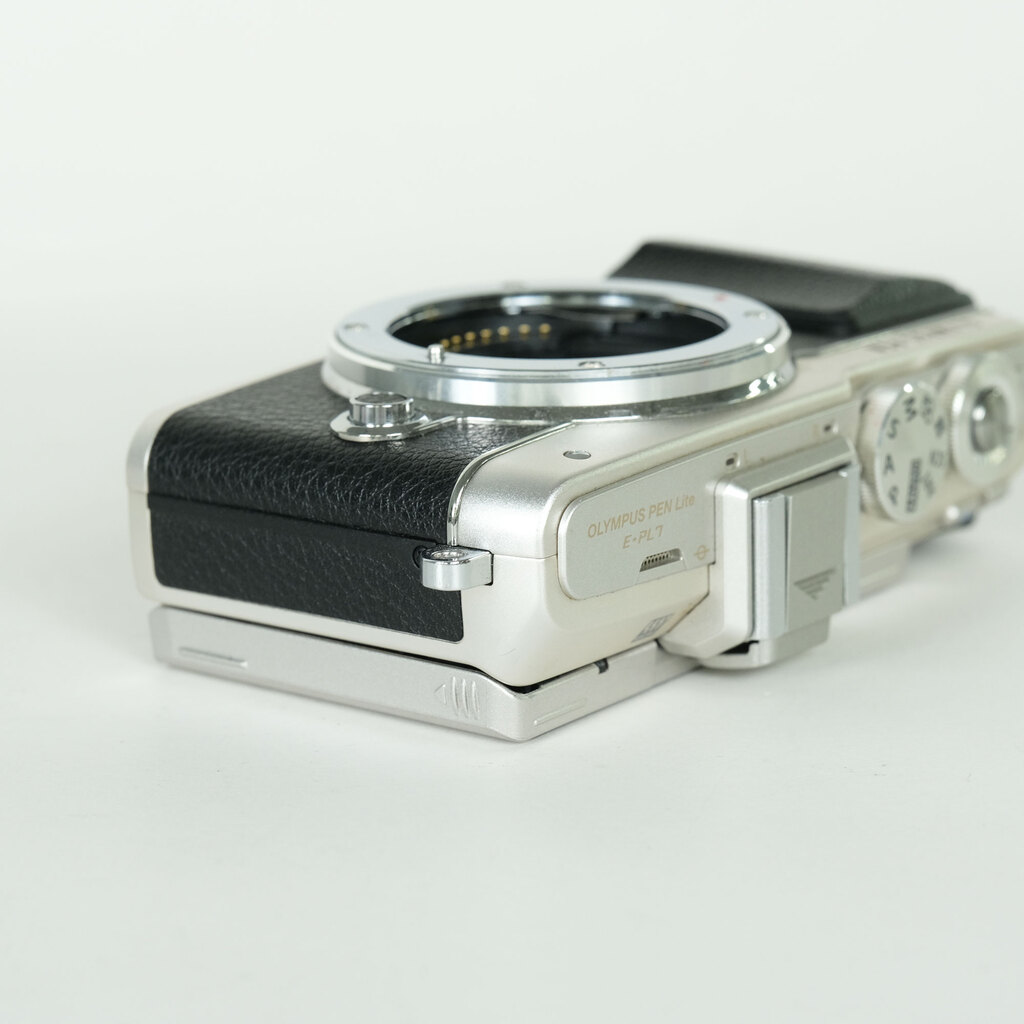 OLYMPUS PEN Lite E-PL7 ボディ シルバーの出品 | ONE SCENE（ワンシーン）
