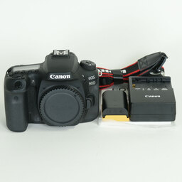 Canon EOS 90D