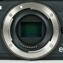 Canon EOS M100