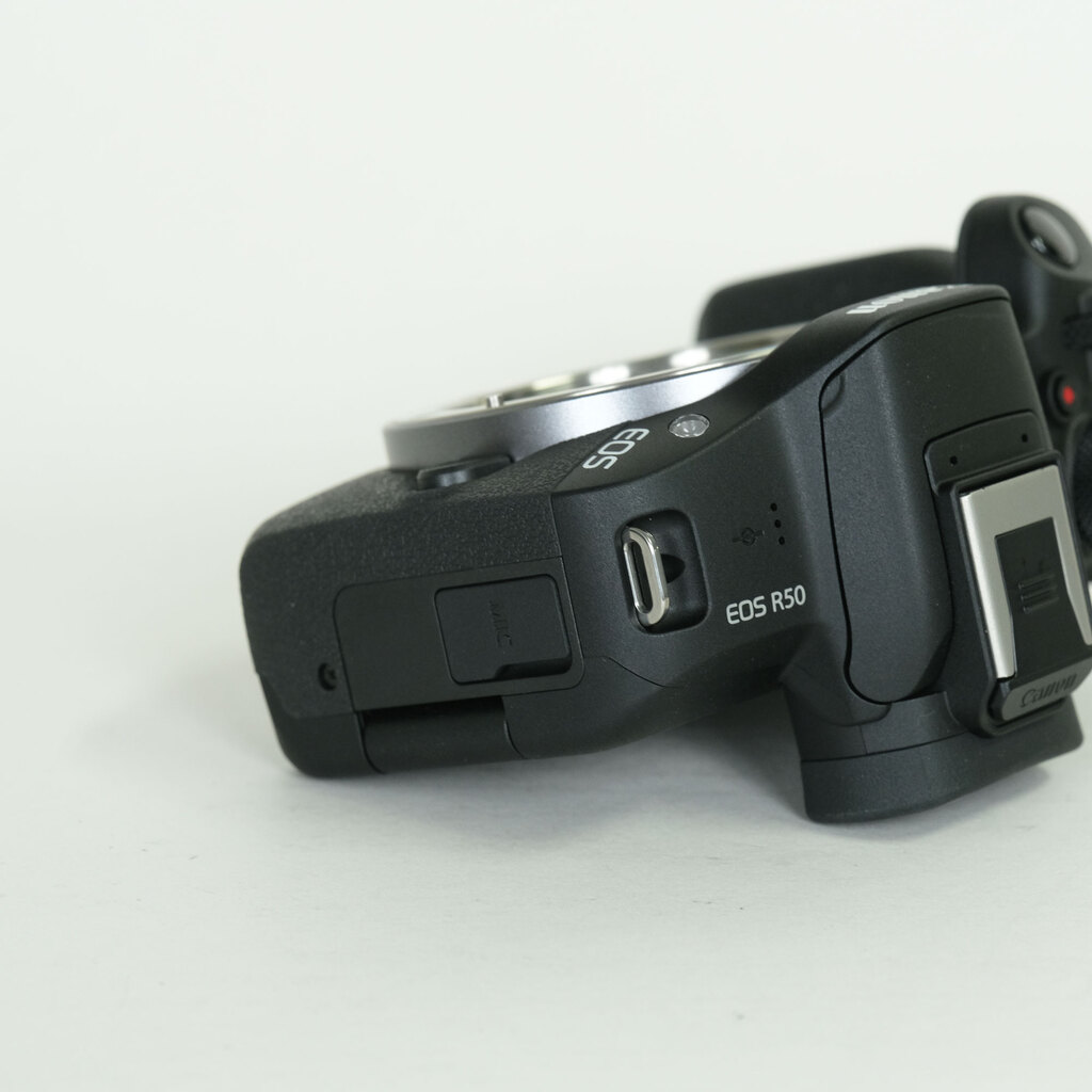 Canon EOS R50