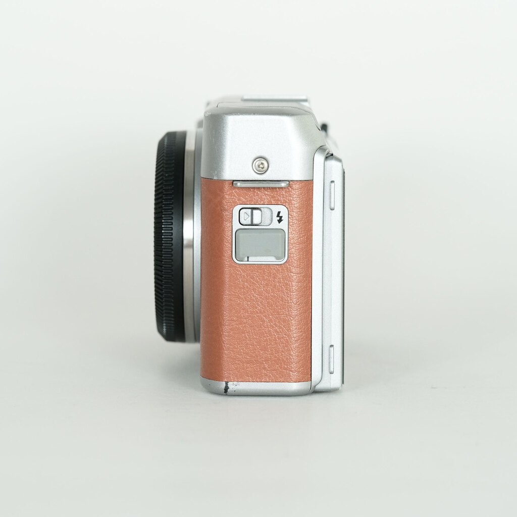 FUJIFILM X-A5 ボディ ブラウン