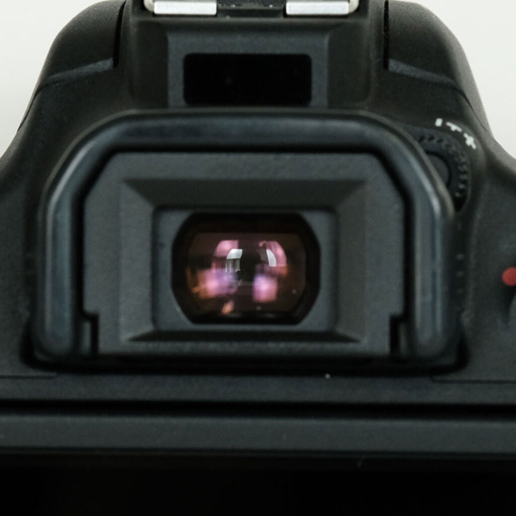 Canon EOS 8000D Canon EOS 8000D