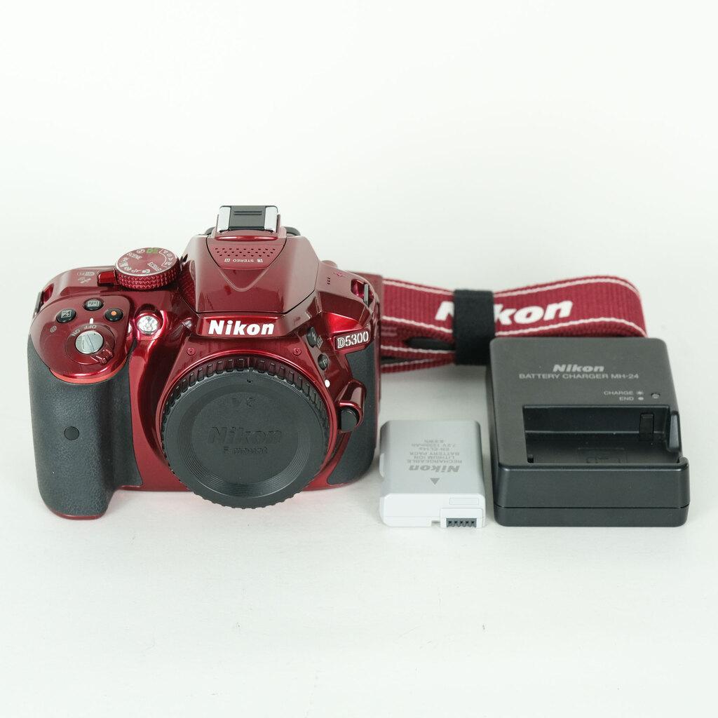 Nikon D5300 ボディ レッドの出品 | ONE SCENE（ワンシーン）