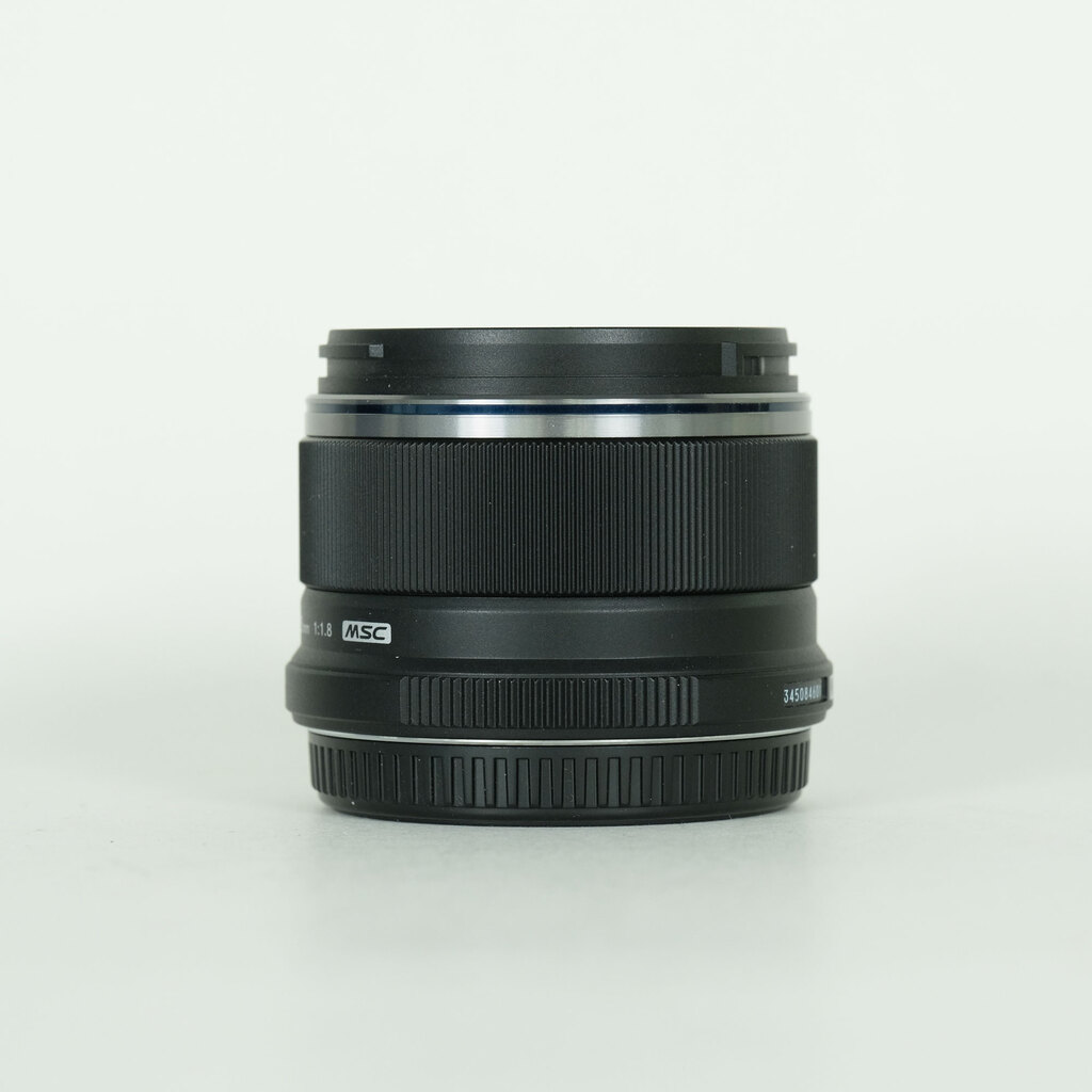 OLYMPUS M.ZUIKO DIGITAL 25mm F1.8の出品 | ONE SCENE（ワンシーン）