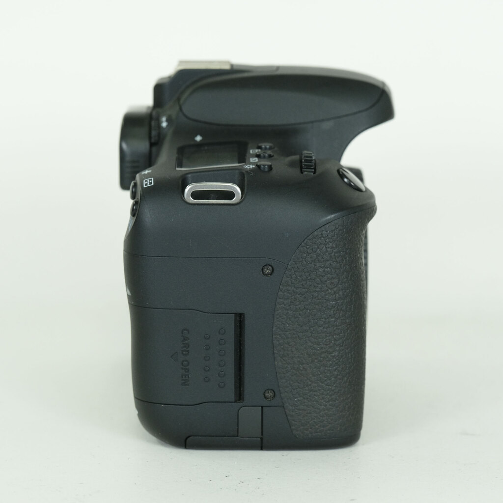 Canon EOS 8000D